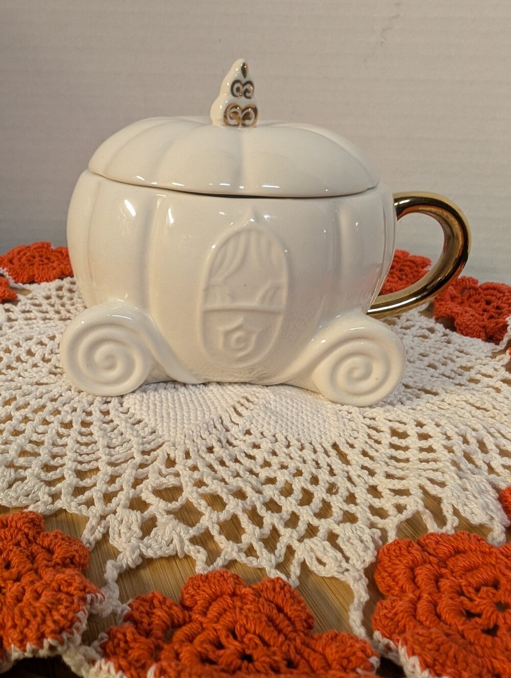 New Hallmark Disney Princess Cinderella Ceramic pumpkin coach mug home decor